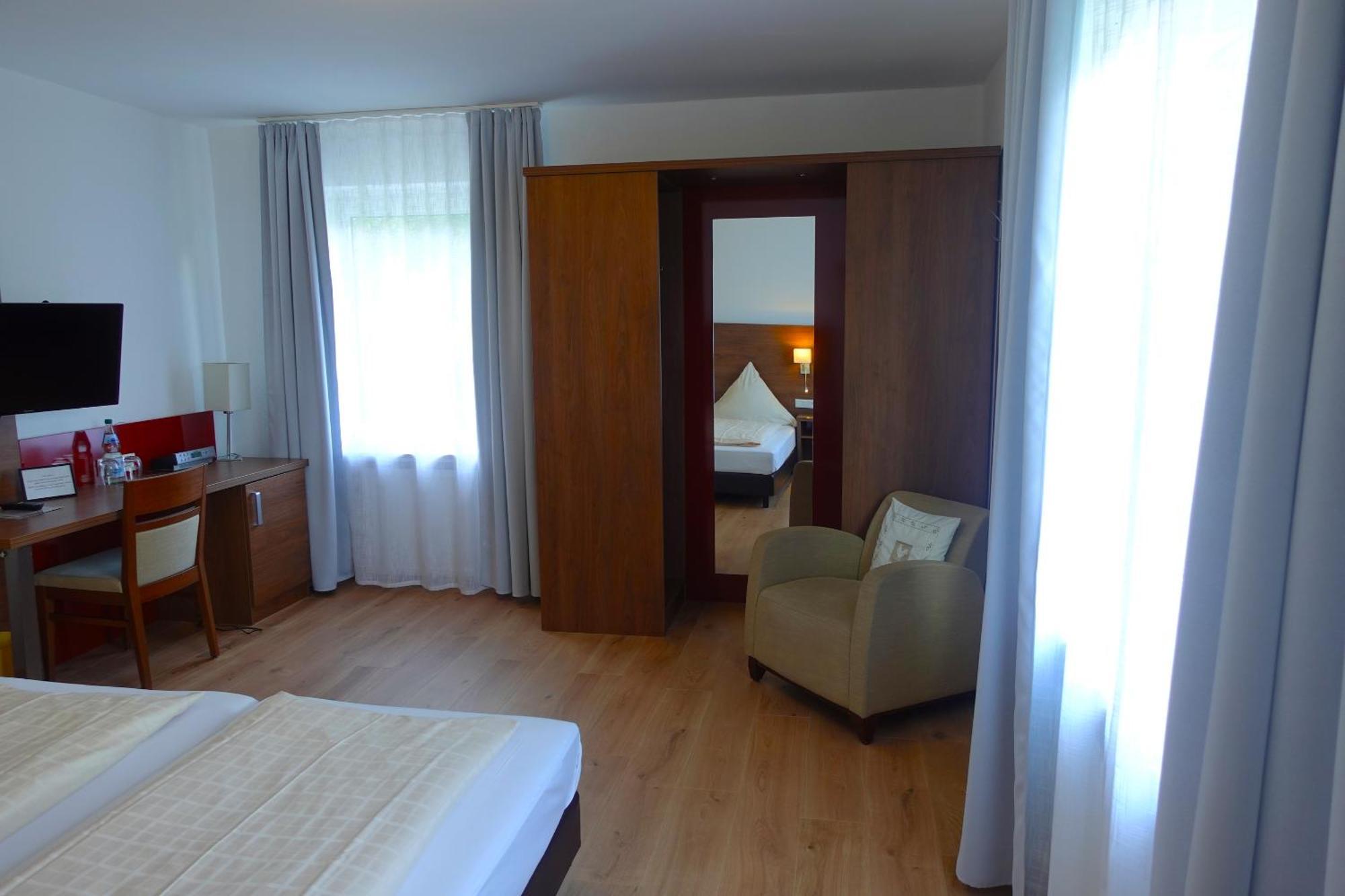 Hotel Berghof Wasserkuppe & Gaestehaus Fuldaquelle Gersfeld Quarto foto