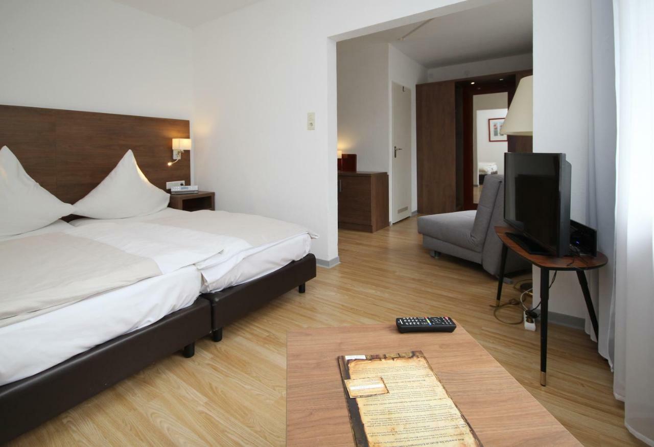 Hotel Berghof Wasserkuppe & Gaestehaus Fuldaquelle Gersfeld Quarto foto